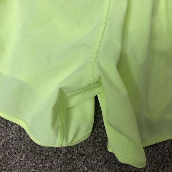 Lululemon Hotty Hot Low-Rise Lined Short 4" in Electric Lemon Size 2 Neon - Picture 15 of 16